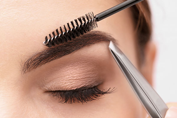 Augenbrauen und Wimpern bei Beauty Trend